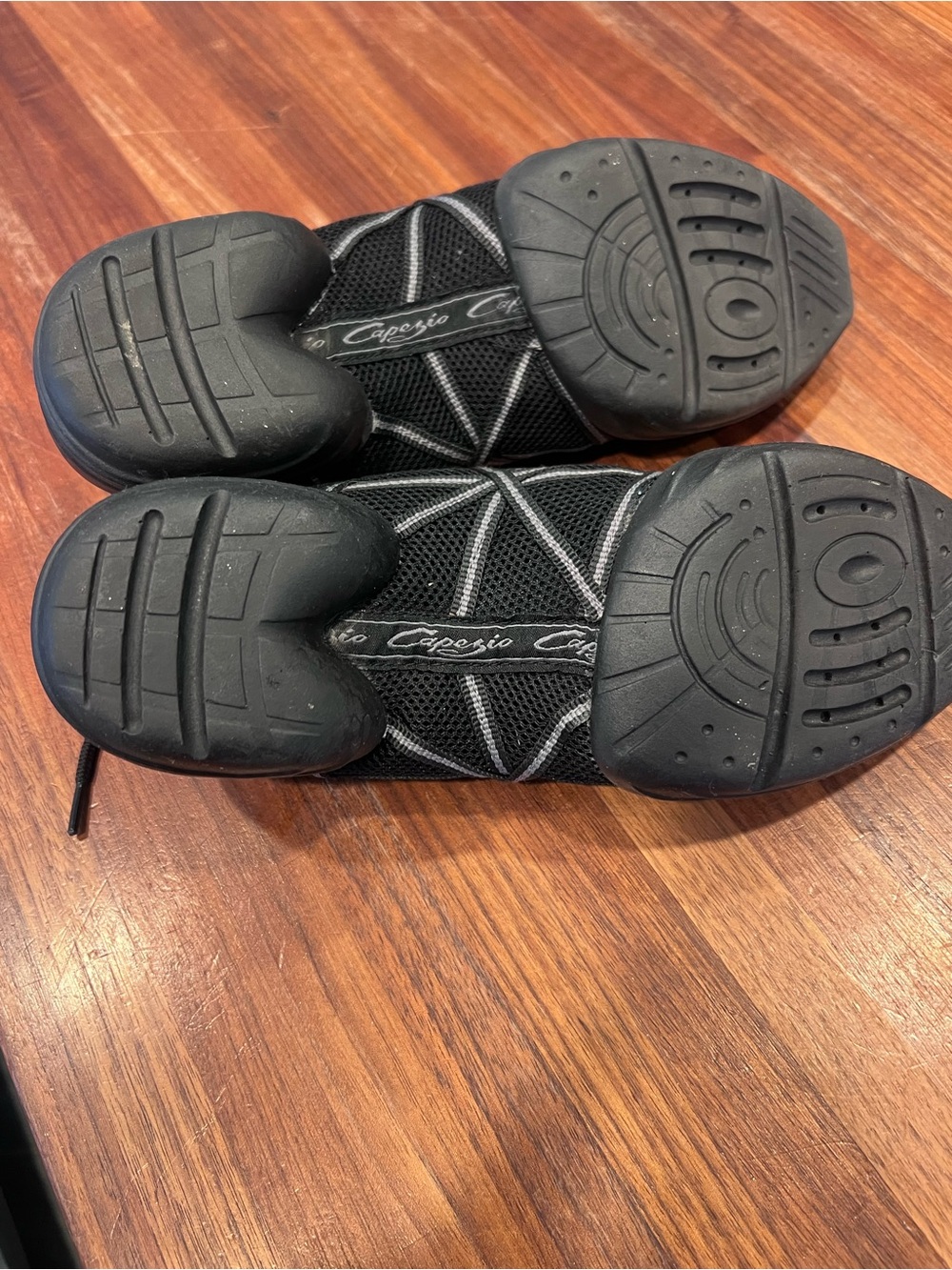 Capezio Black Womens Mesh Dance Sneakers - Size 8 - Picture 3 of 4